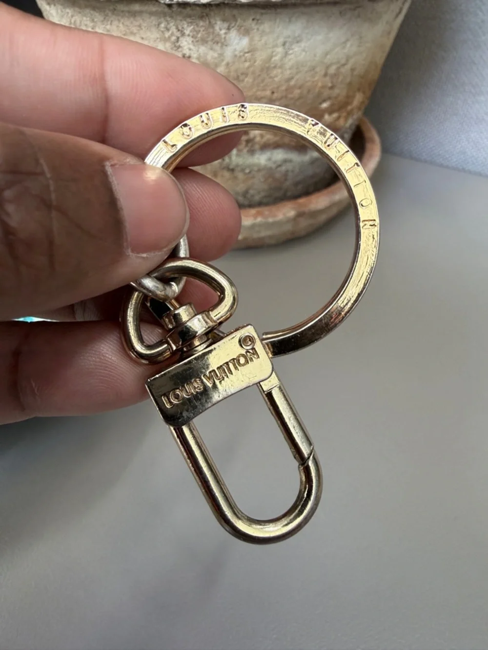 Louis Vuitton Monogram Key Ring with Gold Hardware. - Picture 5 of 7